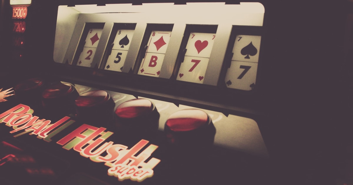 5 Reasons to Play Live Casino Games
